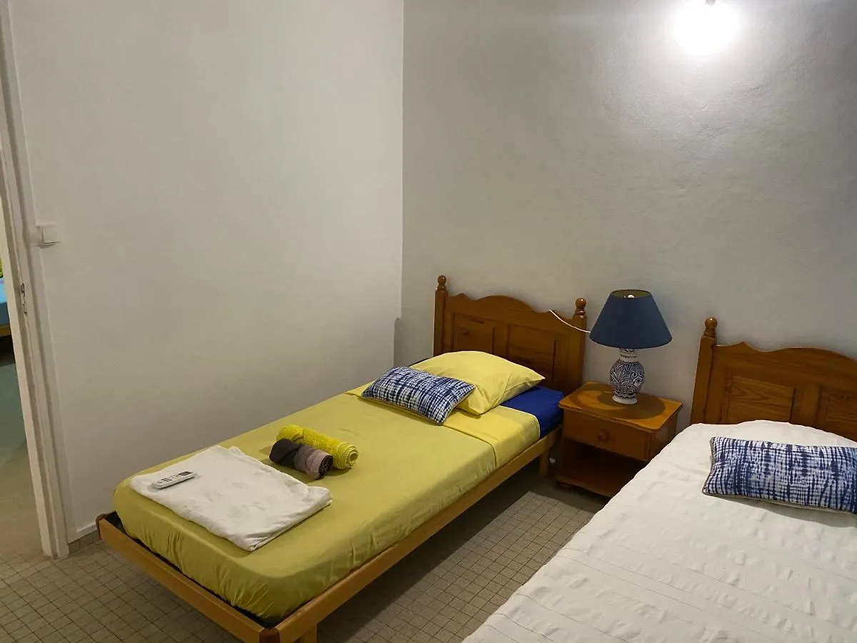 Maison Petit Paradis Μπας-Τερ 0*,
